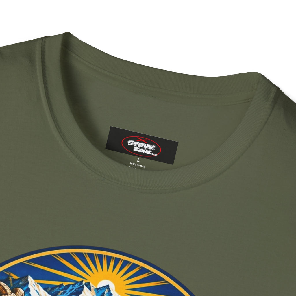 Colorado Retro Mountain Badge T-Shirt — Colorado State Circle Logo Tee